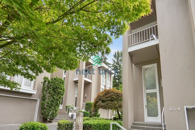 Foto del edificio - Luxurious Townhome with 2 bedroom and 2.5 ...