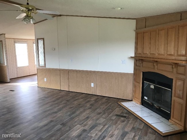 Building Photo - 315 Heavenly Hill Dr