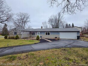 Building Photo - 2287 Strader Dr