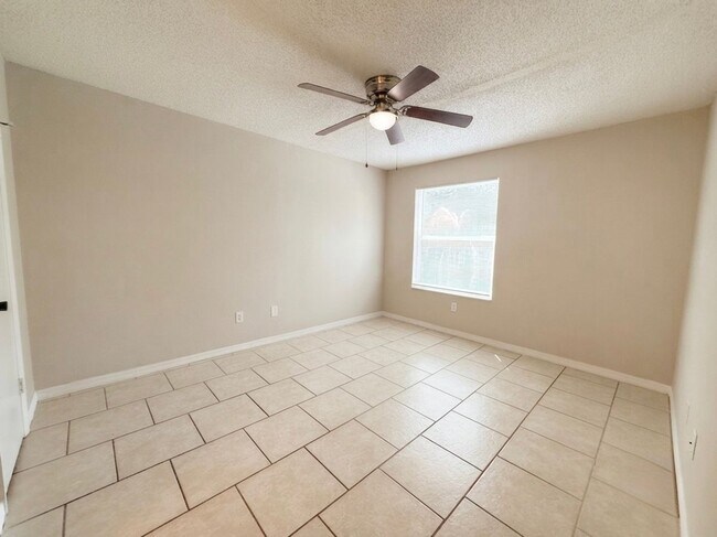Building Photo - Venetian Place 4512-1735 - SL-RP-Venetian Place 4512-1735