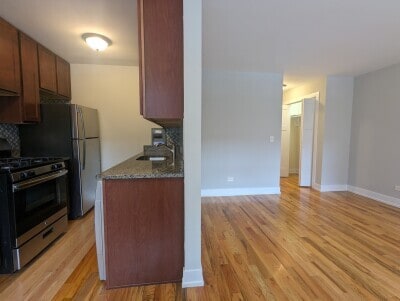 Foto del edificio - 510 W Briar Pl