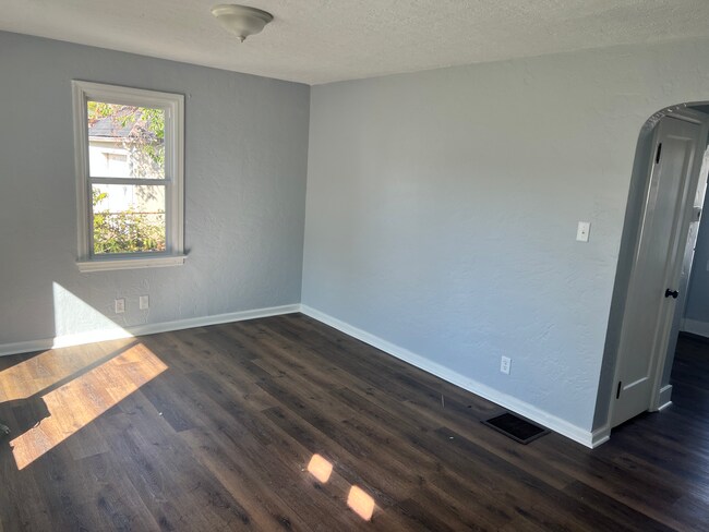 Living Room - 1686 E Kossuth St