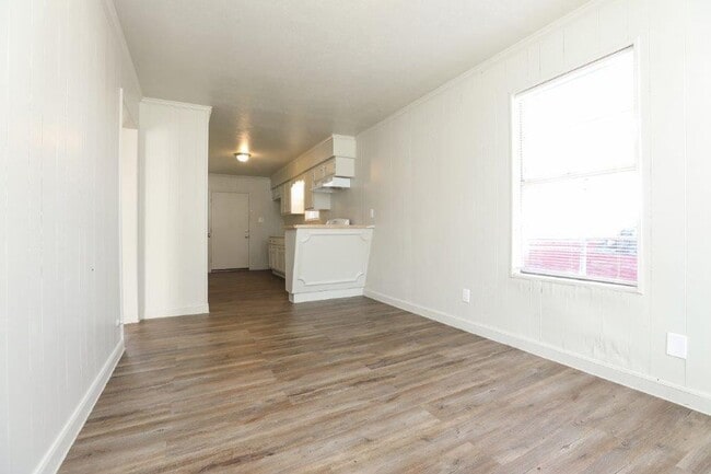 Building Photo - Historic Row House District – Move-In Special! Only $497 Deposit (with fully qualified applicatio...