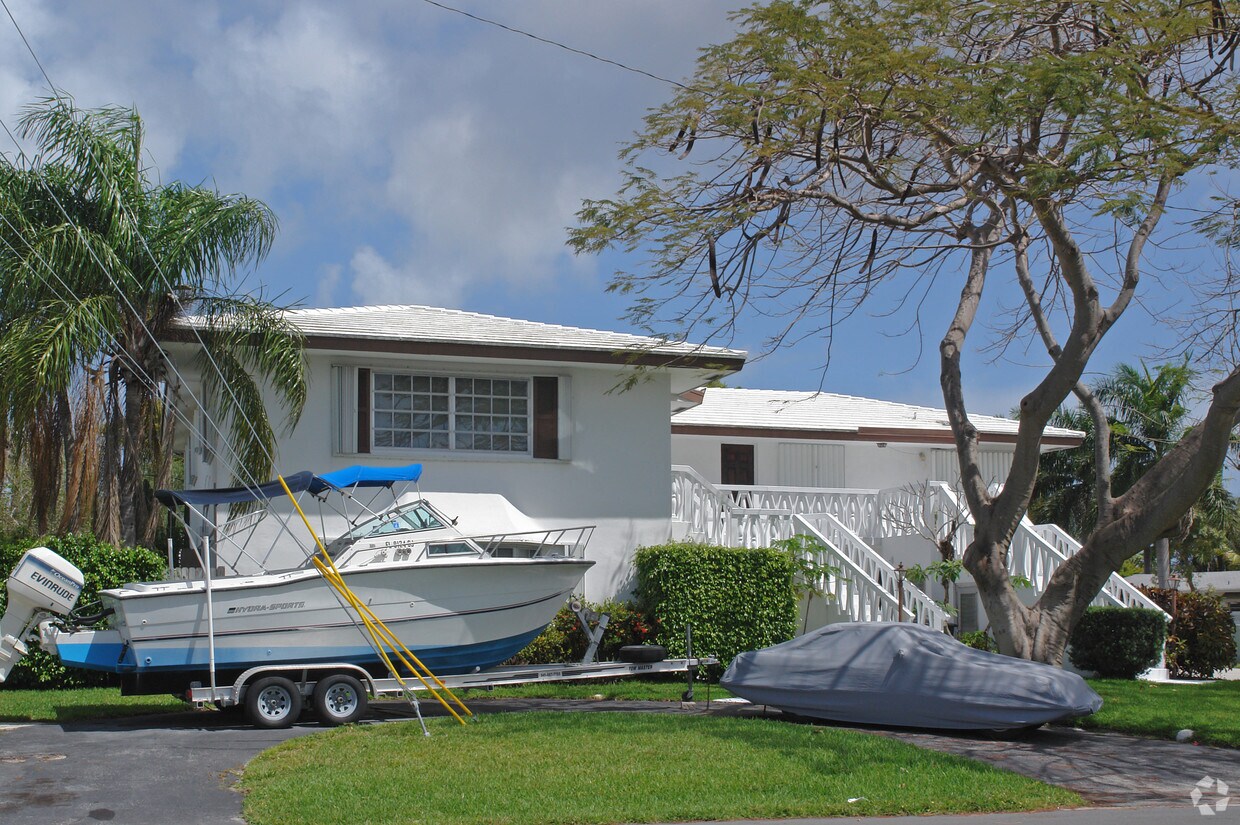 Building Photo - 5601 NW 16th Ave