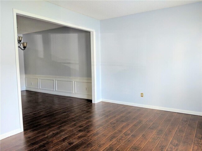 Building Photo - 10805 Glenbarr Dr
