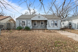 Building Photo - 1913 N Hood St