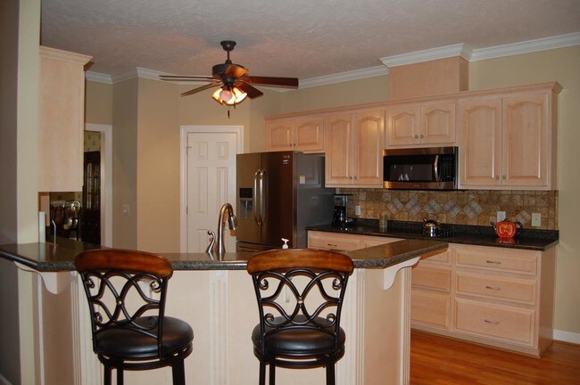 Building Photo - 115 Troon Way
