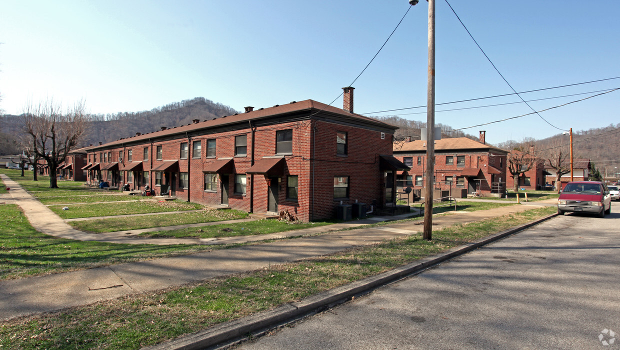 Primary Photo - Cantrell Manor Apartments