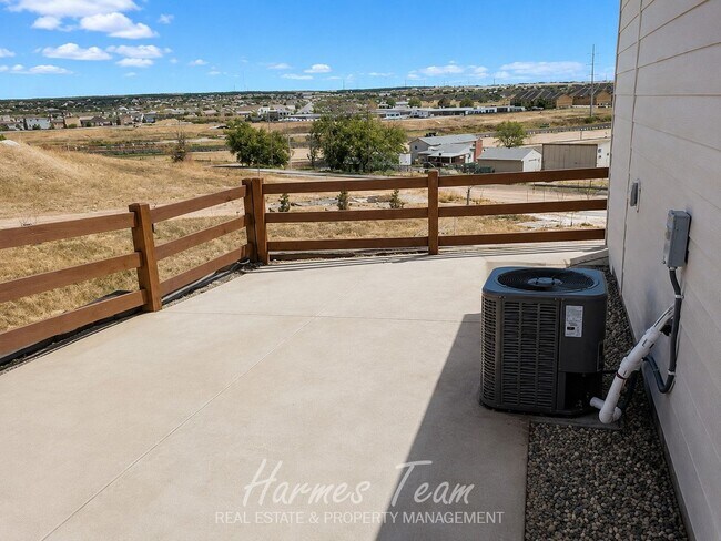 Foto del edificio - Beautiful 2 Bed Home | 2-Car Garage | Large Kitchen Island | Mountain Views