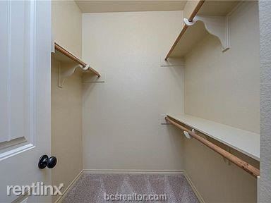 Building Photo - 4 br, 4 bath Townhome - 301 Deacon Dr W