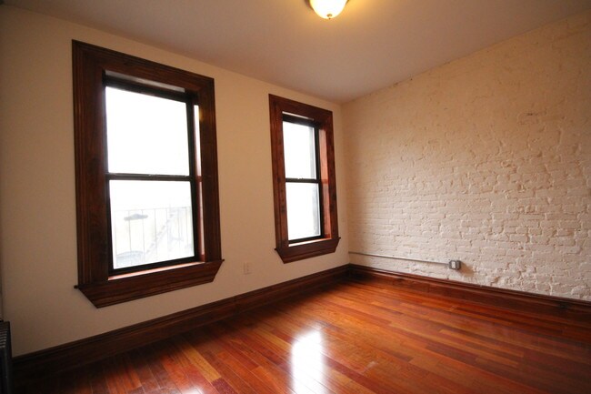 Building Photo - 119 E 119th St