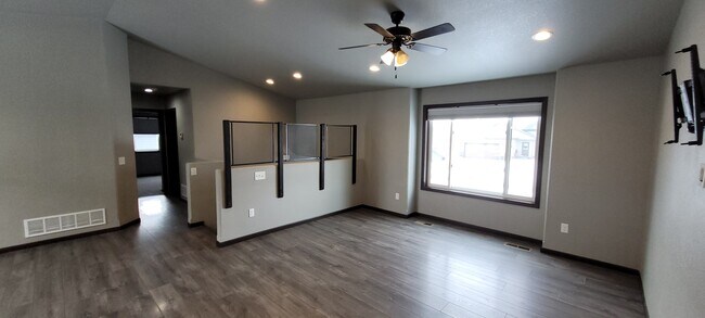 Building Photo - 507 Bull Run Dr