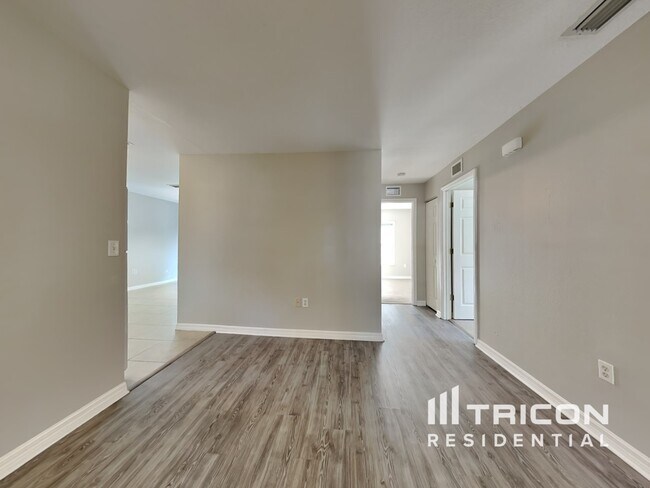 Foto del edificio - 3560 Central Ave