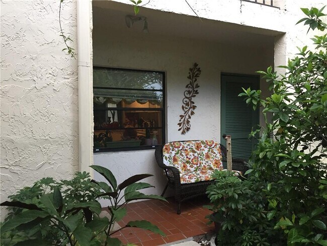 Foto del edificio - 21866 Cypress Cir