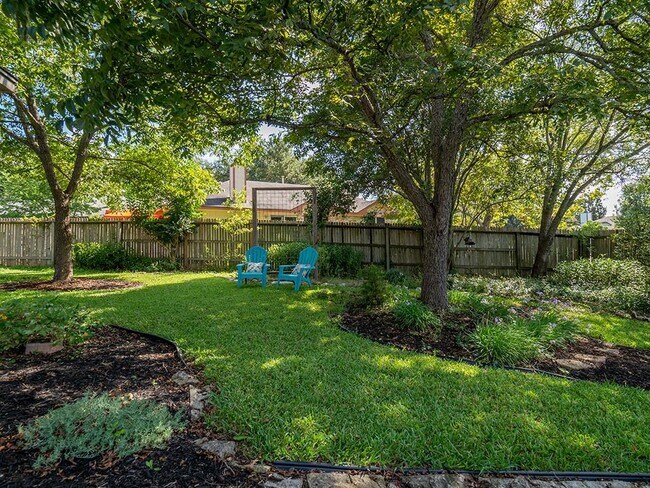 Foto del edificio - 16911 Village Oak Loop
