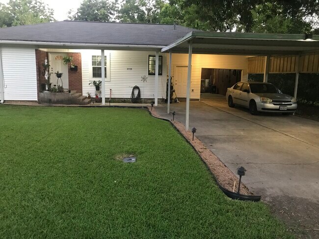 Foto del edificio - 2729 Magnolia Dr