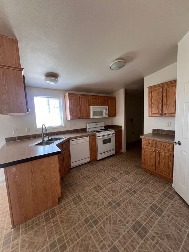 Foto del edificio - 3 Bedroom Home near Joshua Tree National Park