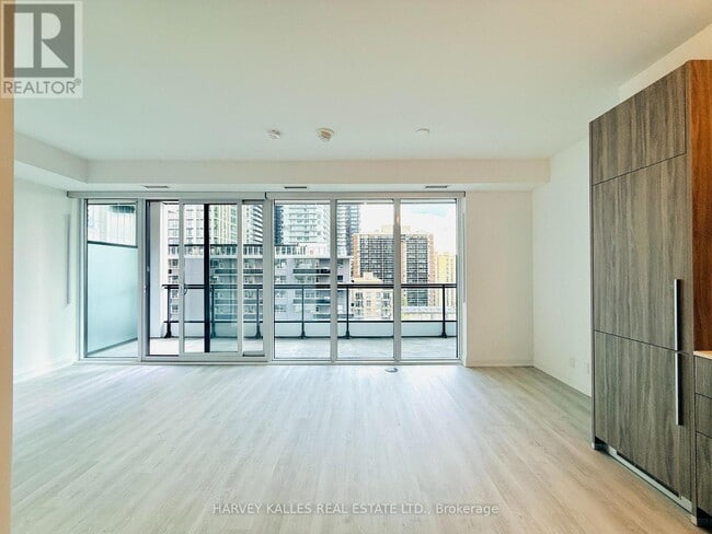 Photo du bâtiment - 65 Broadway Ave