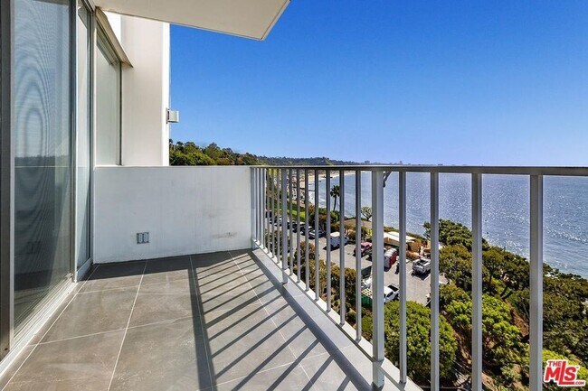 Foto del edificio - 17350 Sunset Blvd