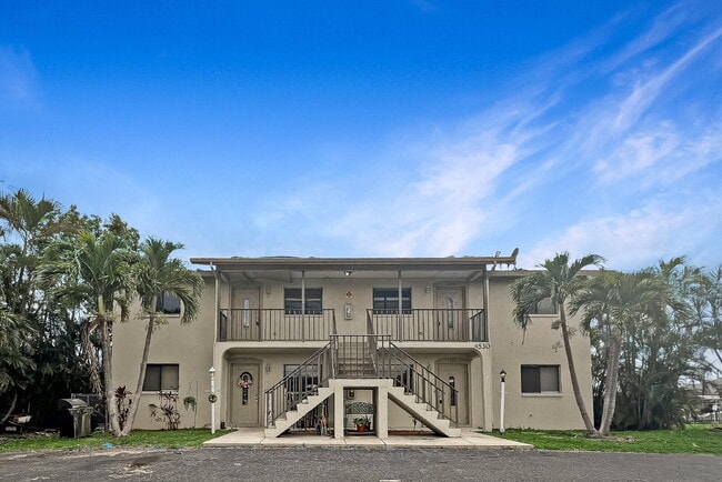 Foto del edificio - 4530 SW 10th Ave