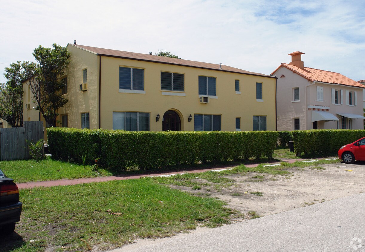 Primary Photo - 4541 Prairie Ave