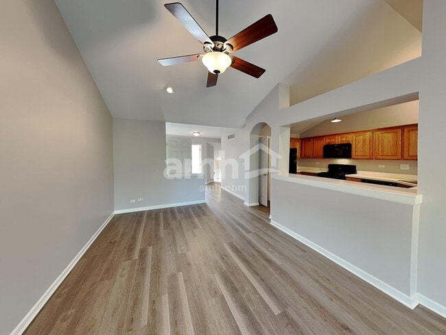 Building Photo - 2990 Waters Edge Cir