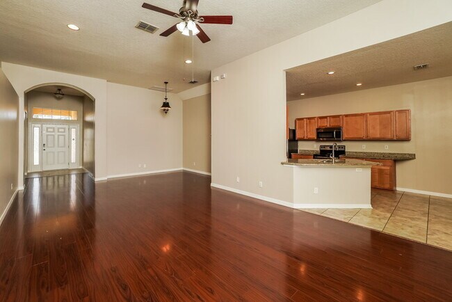 Foto del edificio - 30551 Annadale Dr