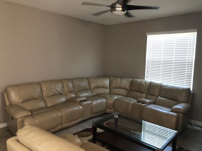 Foto del edificio - Seven Oaks Large Townhome