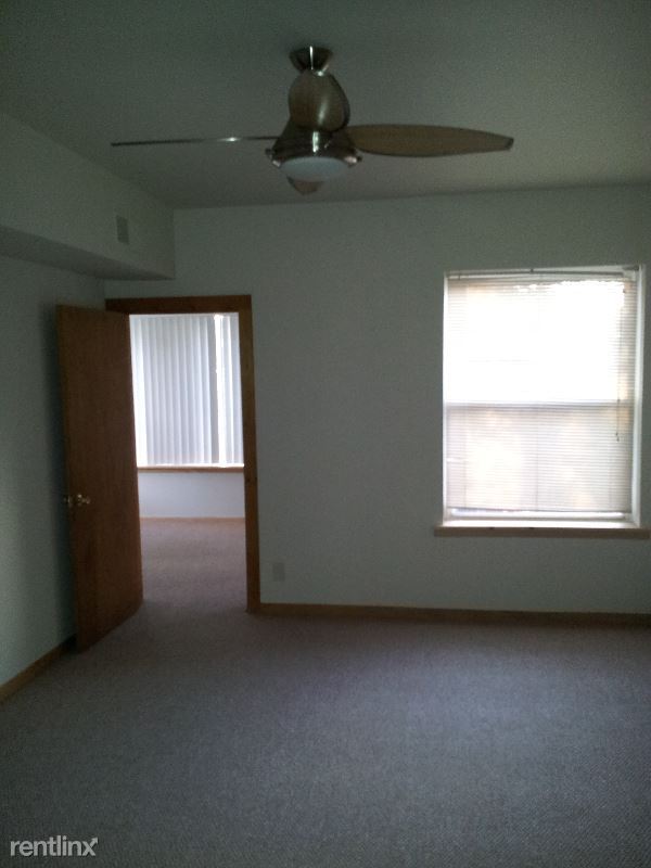 Building Photo - 1 br, 1 bath Apartment - 7445 S Paxton Ave
