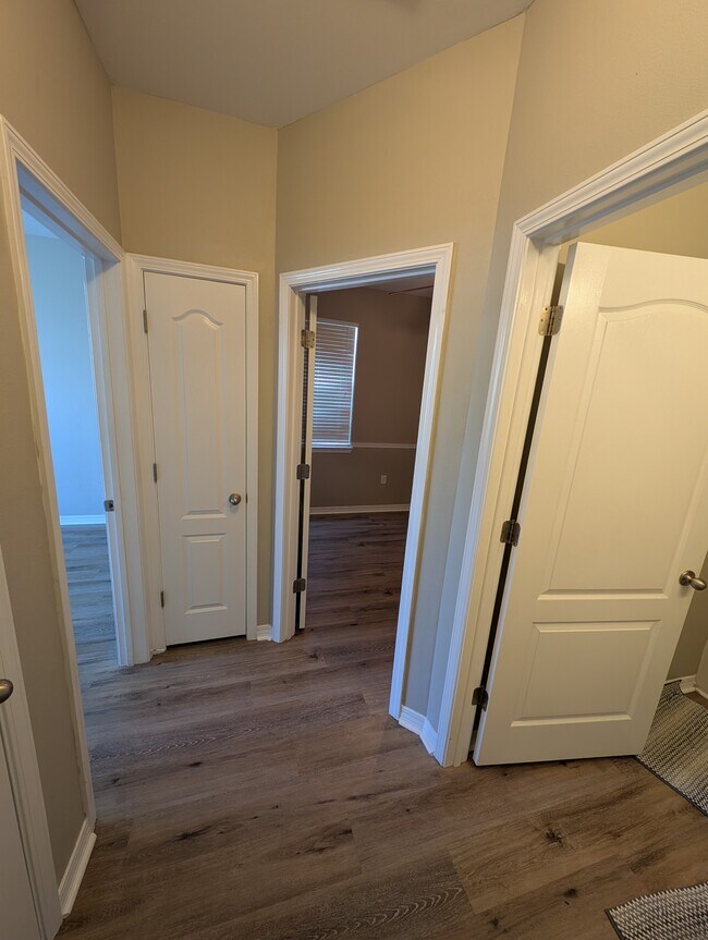 Hallway - 316 Peoria Blvd