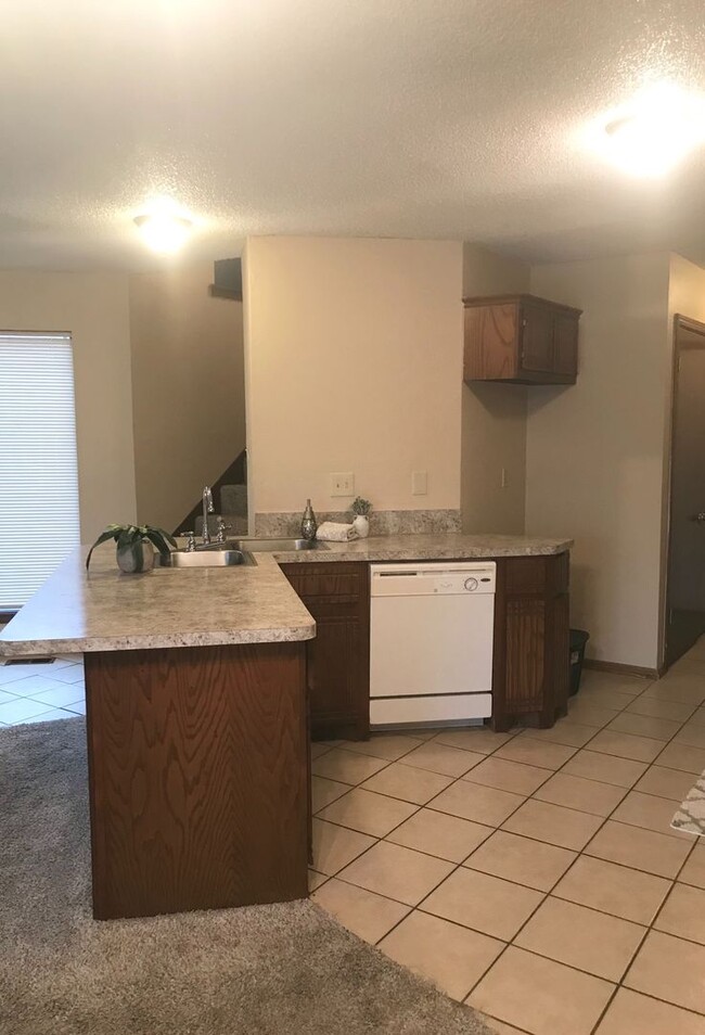 Building Photo - Cozy Rental in NW OKC!