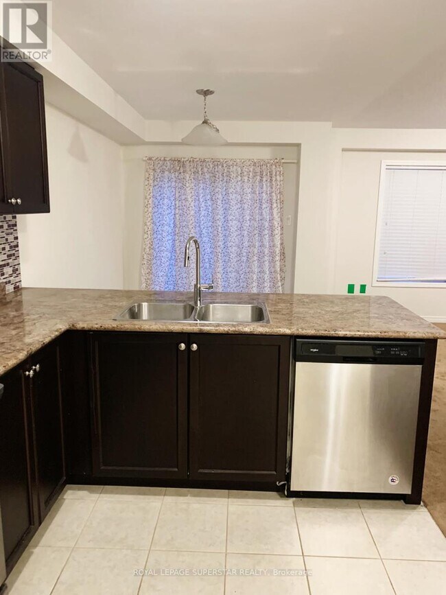 Photo du bâtiment - 18 Longboat Run W