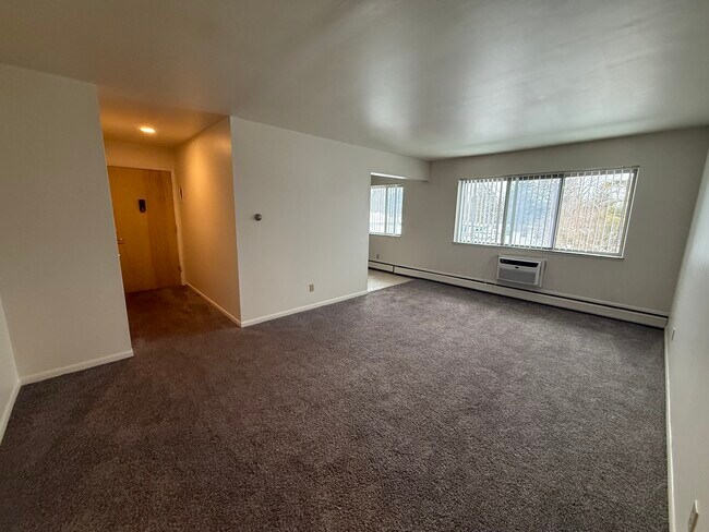 Vista de la sala de estar desde el pasillo - MadGrey Apartments