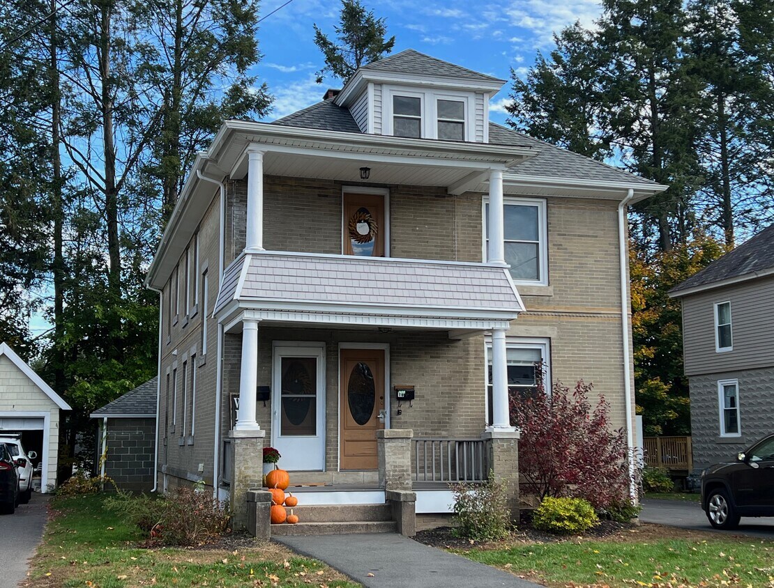 Primary Photo - 16 Sterling St