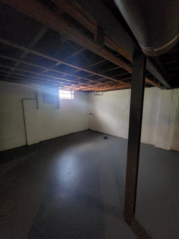 Building Photo - 629 Spencer St