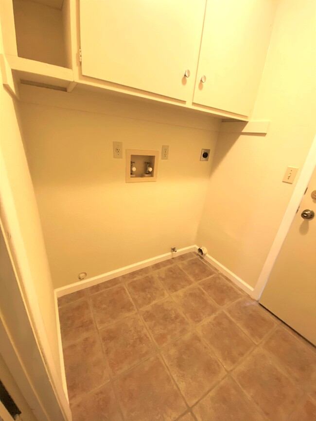Foto del edificio - 5785 Hall Ln