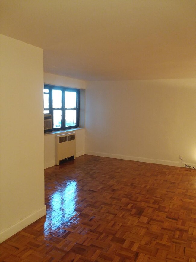 Building Photo - 208 Anderson St