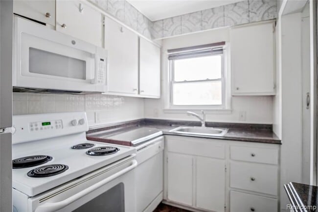 Building Photo - 14000 Nadine St