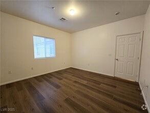 Building Photo - 5950 Barbosa Dr