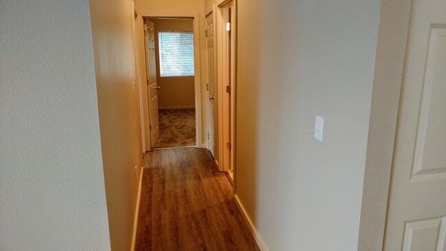 Pasillo - 3007 Mt Vista Rd
