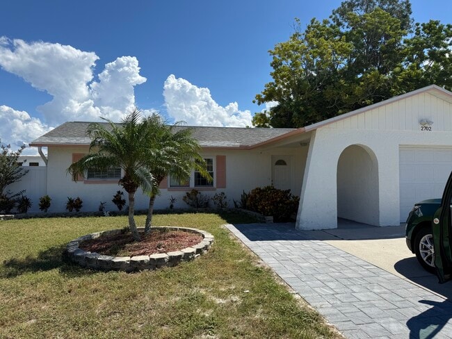 Building Photo - 2702 Ochatilla Rd