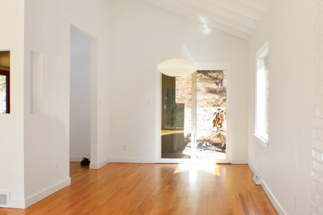 Foto del edificio - 21 Woodbury Rd