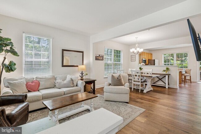 Foto del edificio - 856 Stonehurst Ct