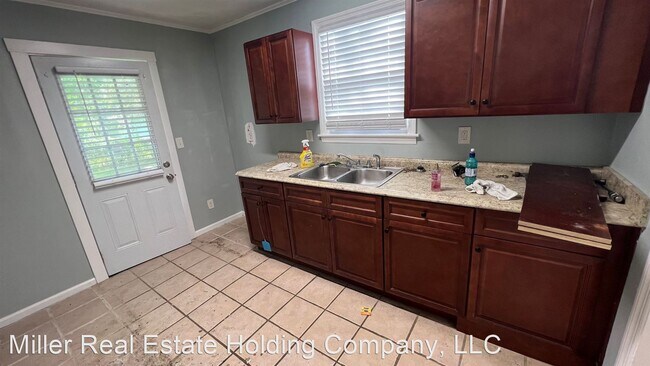 Building Photo - 3 br, 1 bath House - 1404 East 58th Street