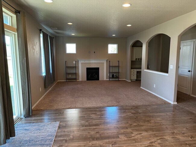 Foto del edificio - Newer Home In North East Albany! Nealy 250...