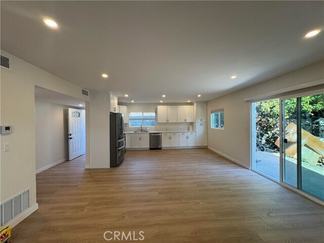 Foto del edificio - 1164 Raymond Ave