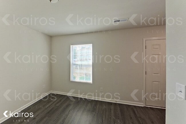 Building Photo - 204 Glenoaks Dr