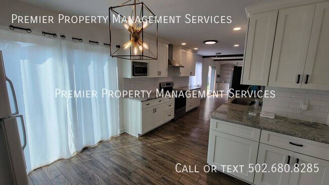Building Photo - Beautiful 3 Bed 2 Bath Split Ranch Close T...