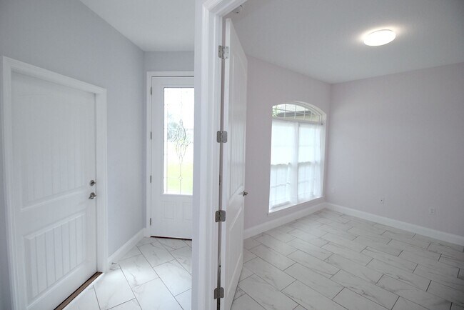 Foto del edificio - Luxury 4 Bed 2 Bath Townhome in Cypress Kn...