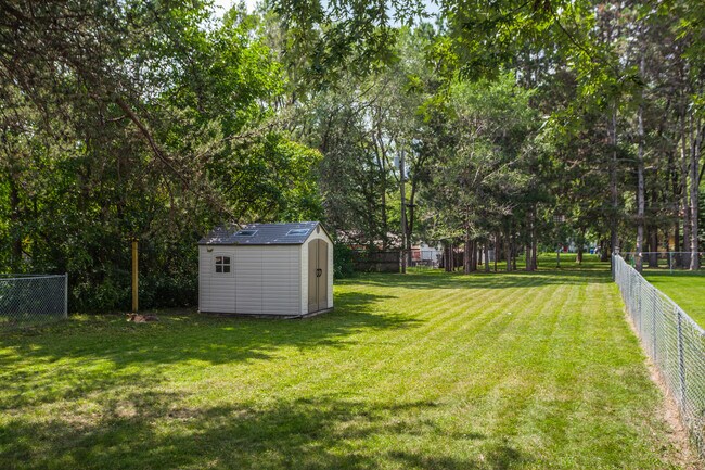 Building Photo - 8844 Pascal Ave